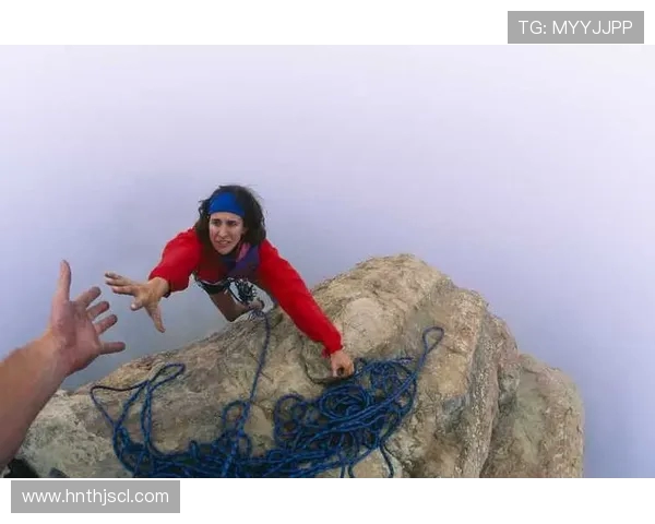 重庆极限运动队在世界攀岩锦标赛中以54分领先积分榜，展现强大实力